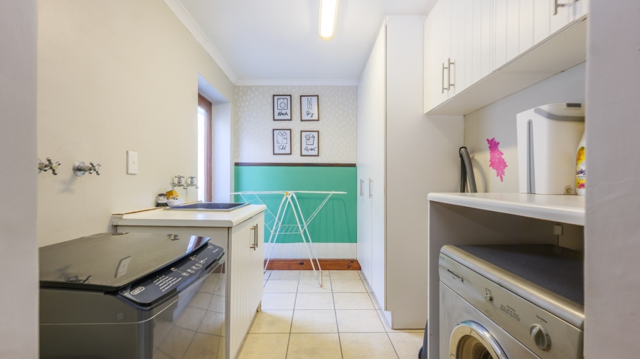 5 Bedroom Property for Sale in Bredasdorp Western Cape
